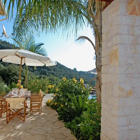 Villa Nisaki Sleeps 10 Pool Wifi *